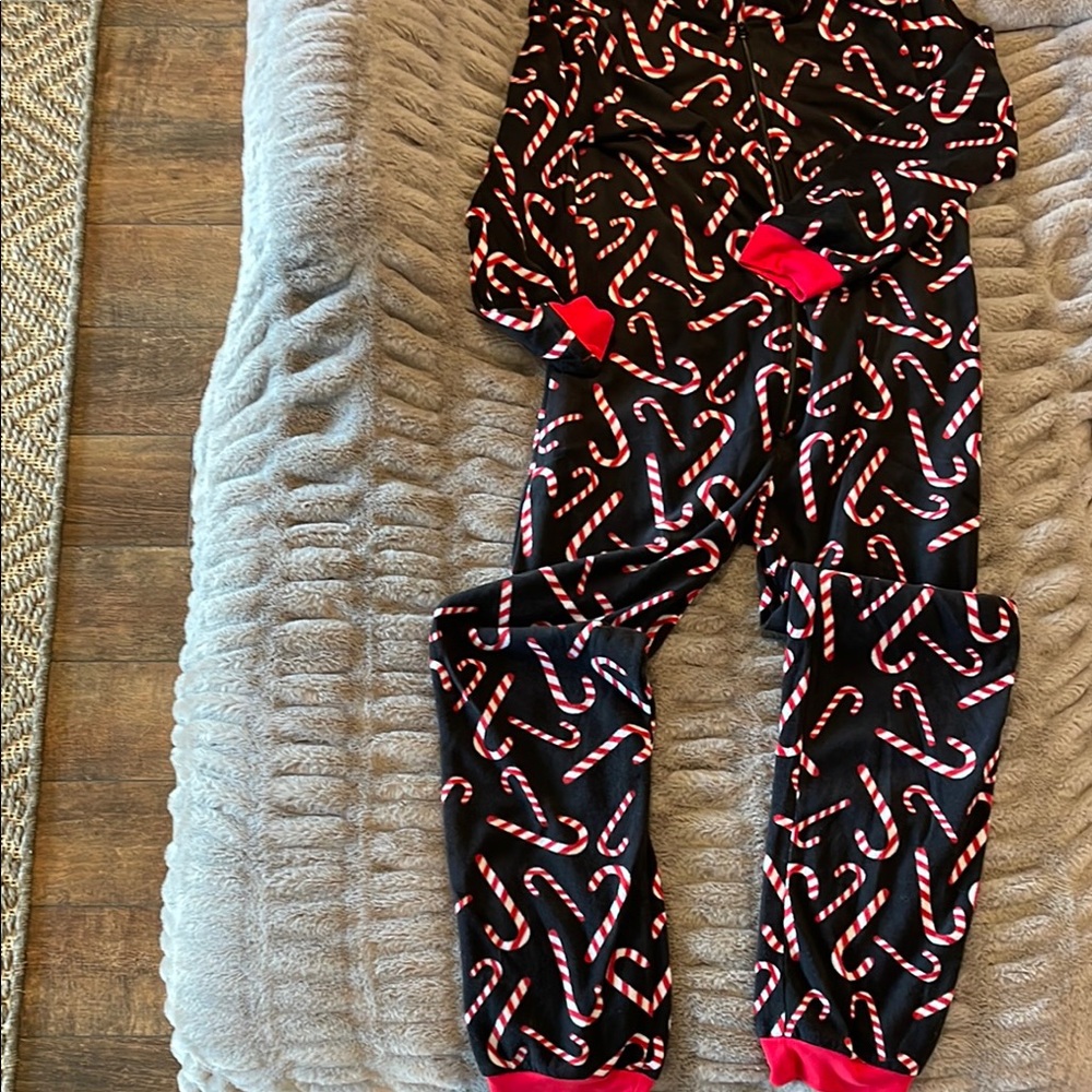 Prince of Sleep Candy Cane Zip-Up Onesie in size 14/16. Excellent cond!